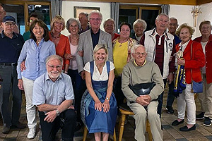 Gruppenbild Angelika mit dem Senioren Stammtisch des Kreisverbandes Ebersberg und des Ortsverbandes Vaterstetten-Parsdorf
